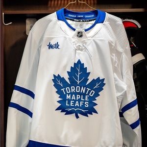 New 2022-2023 Men's Toronto Maple Leafs Branded White Breakaway Away Jersey.